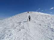 59 Ed ora saliamo per il percorso dei dossi dei Piani d'Avaro